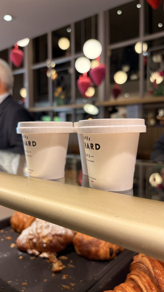 Café a emporter Salon de thé élégant à Nancy avec pâtisseries artisanales et café gourmand